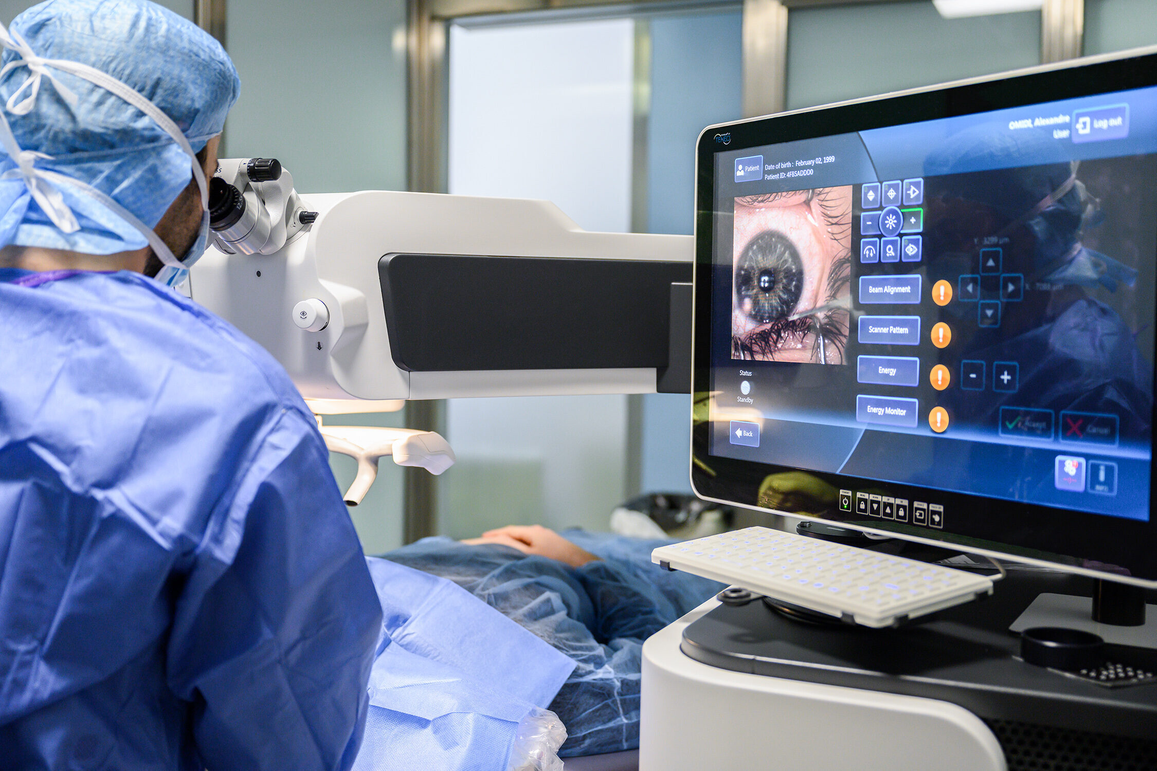 Chirurgie de l'œil assistée par imagerie au bloc opératoire
